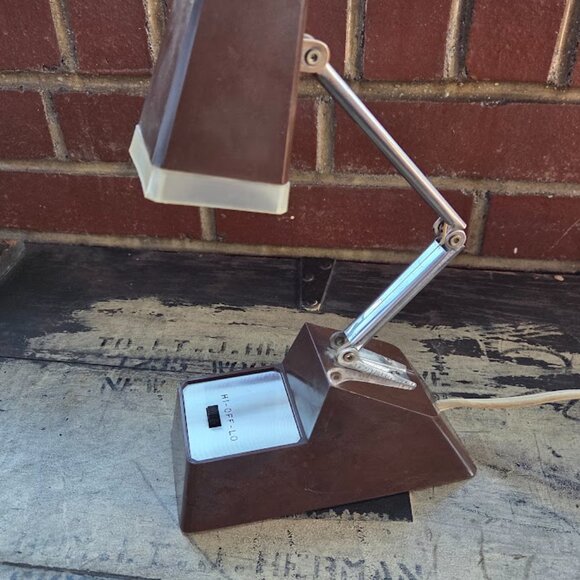 Vintage Pixar Inspired Brown Compact Expandable Desk Lamp - Picture 5 of 16